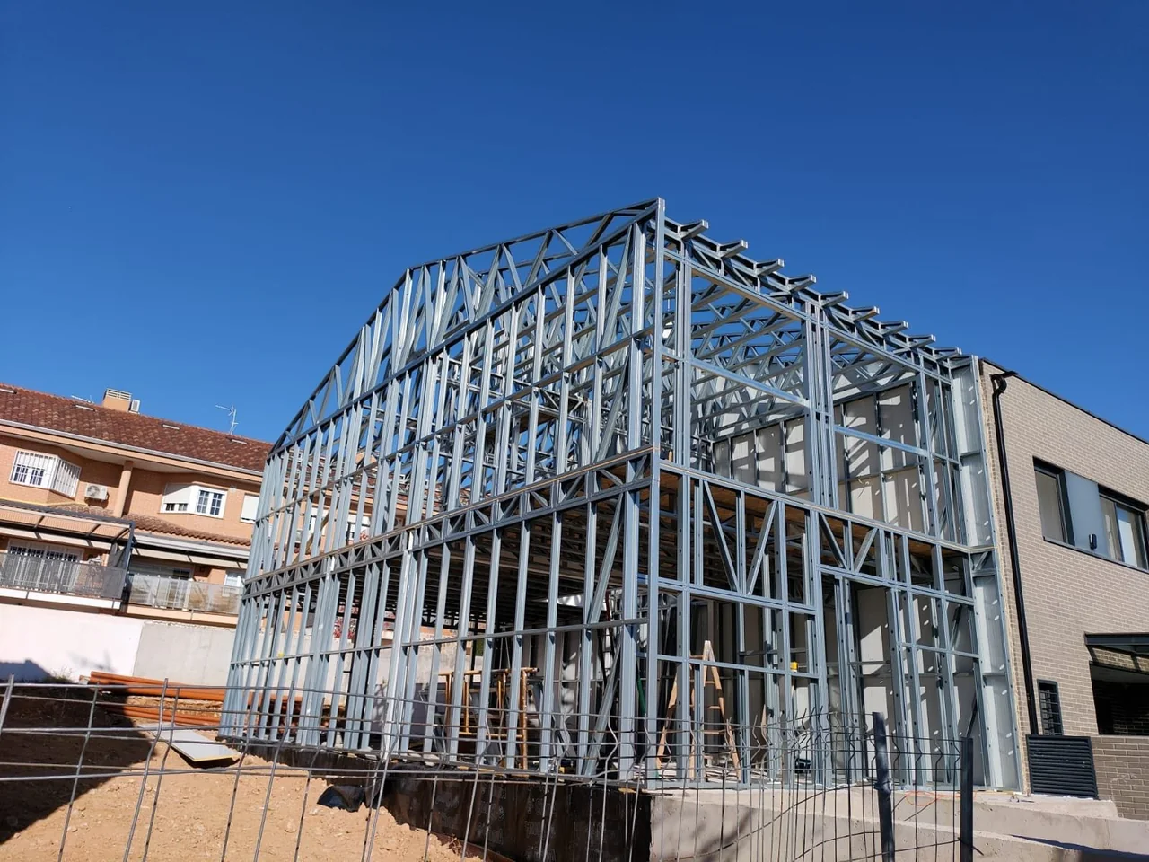 Estructura metálica en construcción